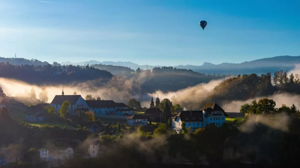 Vue panoramique de la vallée de la Moselle avec vignobles