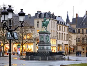 Place Guillaume II a Luxembourg soir